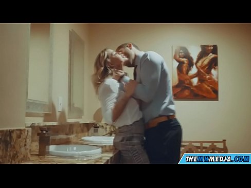 ❤️ Når en barmfagre blondine forfører dig på et offentligt toilet ❤️ Kvalitets sex at da.onlydesiporn.ru ️❤